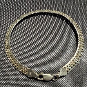 Elegant Italian Sterling Silver Flat Bracelet 7.5" (2)